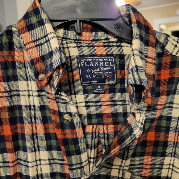 Cactus Flannel Plaid Med L/S front pocket, lace hem - Picture 2 of 15